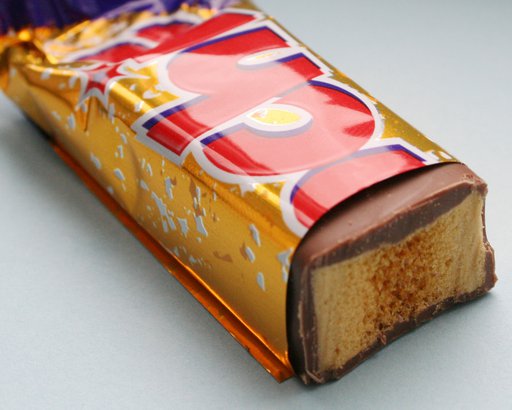 A close-up of the bar's honeycomb centre.