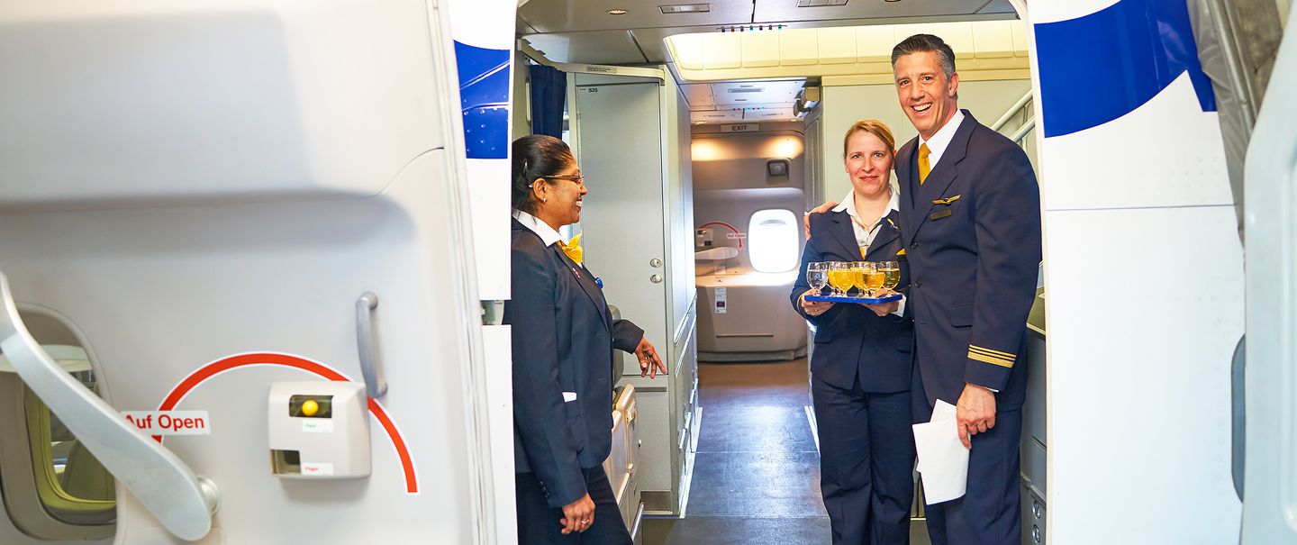 20 reasons why us airlines are so bad cheapism com reasons to be a flight attendant