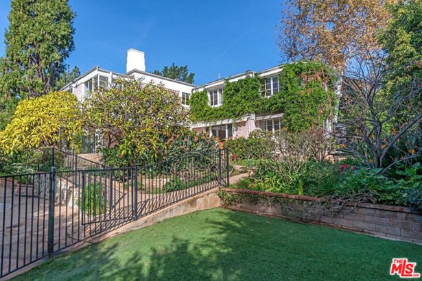 Whoopi Goldberg's House in Pacific Palisades, CA