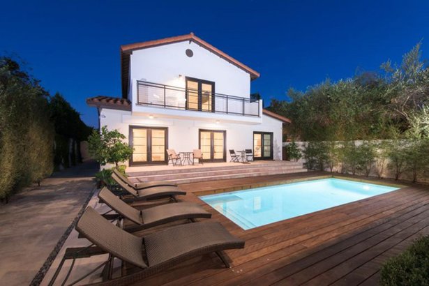 Rihanna's House in West Hollywood, CA