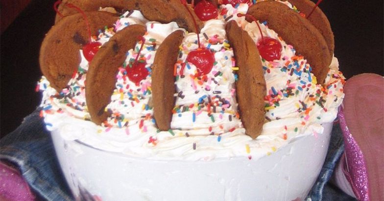 Colossal Sundae, Mallie's Sports Grill and Bar, Southgate, Michigan