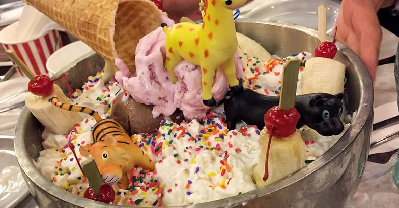 The World's Farrell's Zoo, Farrell's Ice Cream Parlor Restaurant, Brea, California