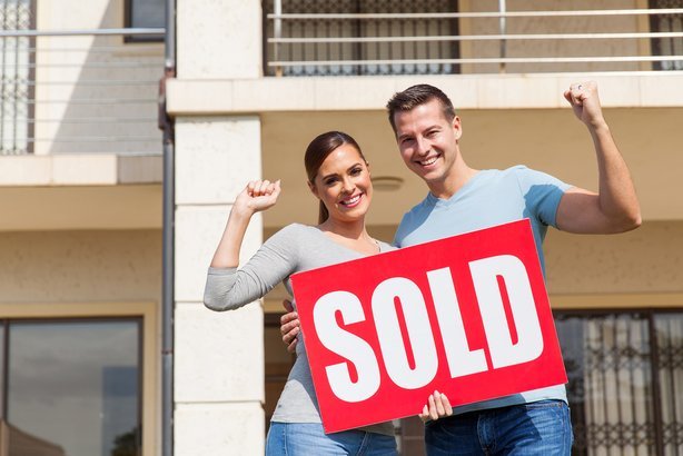 21 Ways To Your House Faster Ism Cheerful Young Holding Sold Sign In Front Of Their Old House