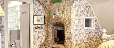 English Cottage Room in Puyallup, Washington