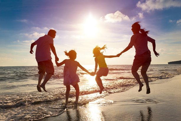 20 Best Beaches On The West Coast Ism Hy Family Jumping Together On The Beach