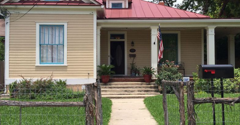 Charming Bungalow with Country Porch, San Antonio, Texas