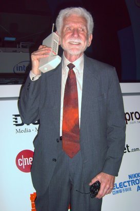 1973: Cellphones