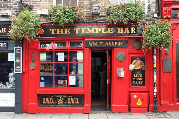 Skip These 25 Tourist Traps Found Everywhere Overseas Ism The Temple Bar In Dublin