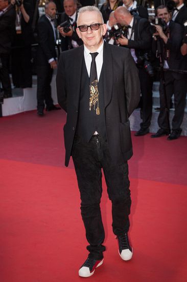 50  Famous and Infamous Left-Handed People