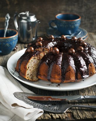 Cinnamon Banana Cake with Chocolate Ganache