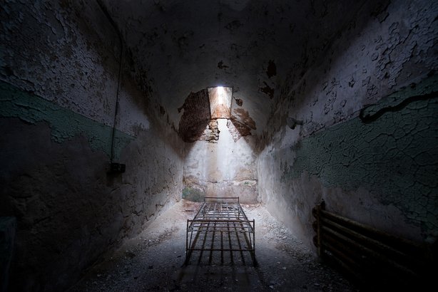 The 25 Scariest Places In America Ism Bed Frame In An Abandoned Cell