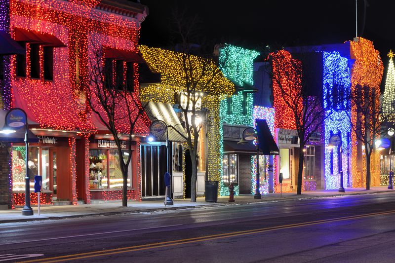 50 Prettiest Winter Towns Snowy, Charming Winter Getaways