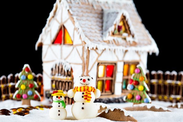 decorative snowmen and gingerbread house with lights inside - Nightmare Before Christmas Gingerbread House decorative snowmen and gingerbread house with lights inside - Nightmare Before Christmas Gingerbread House