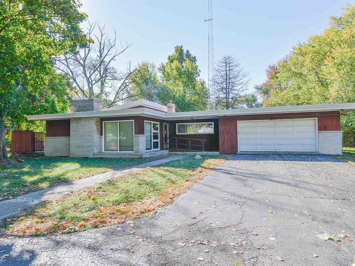 20 Sleek & Stylish Midcentury Modern Homes for Sale Across America