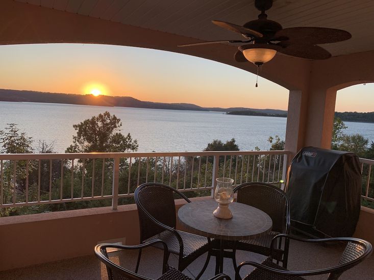 Best Lakefront Vacation Rentals on Airbnb and Vrbo