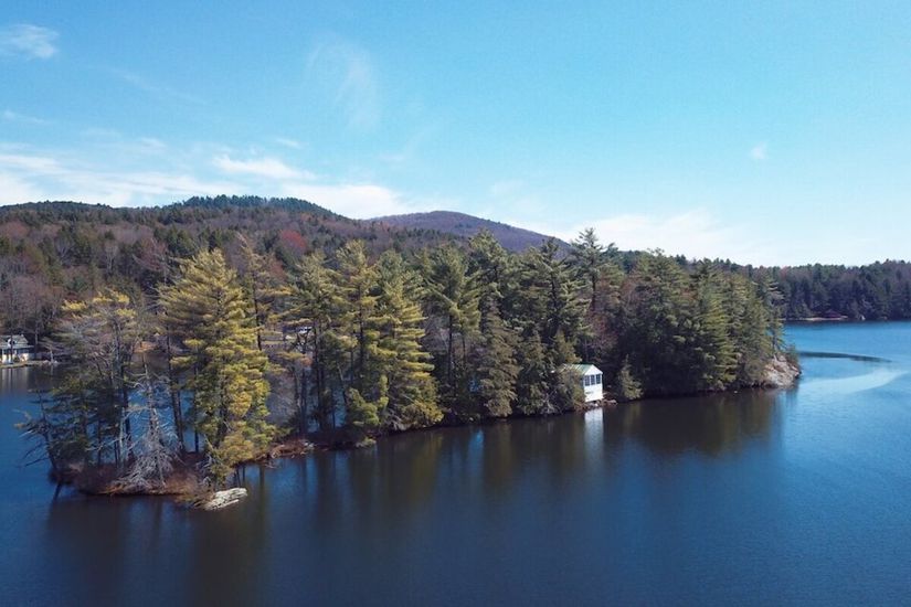 18 Private Islands You Can Rent on Airbnb & Vrbo