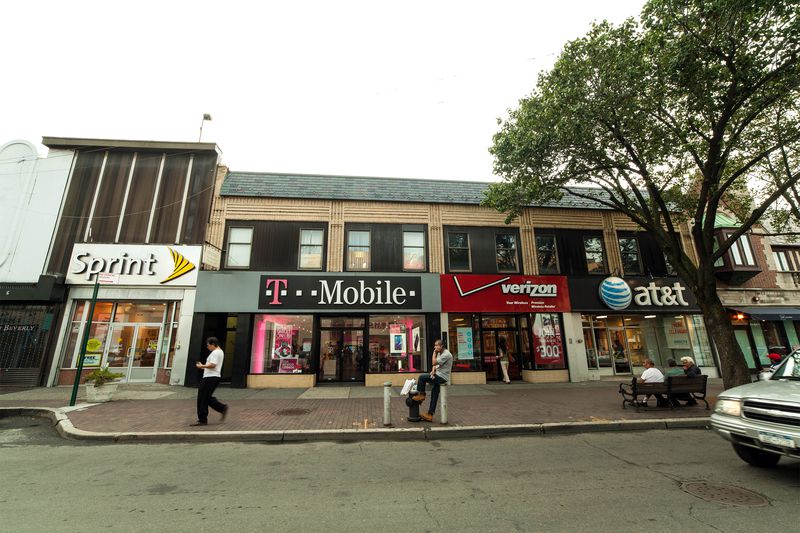 Best Senior Phone Plans for 55+