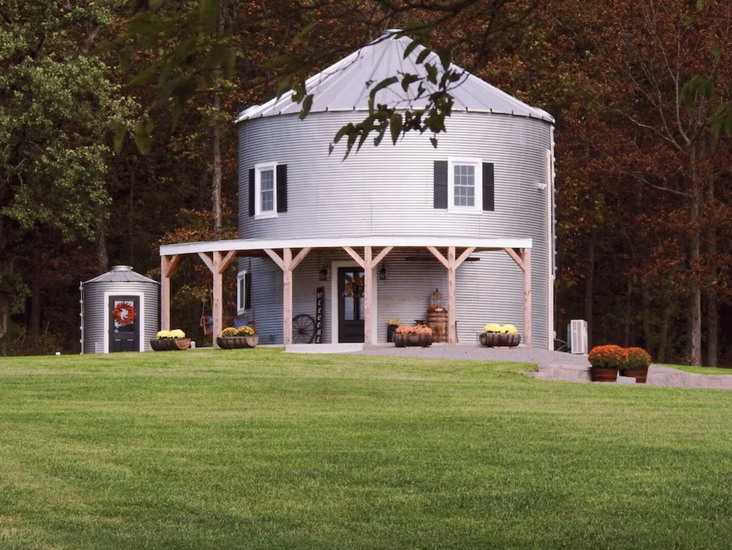 21 Beautiful Barns and Farmhouses You Can Rent on Airbnb and Vrbo
