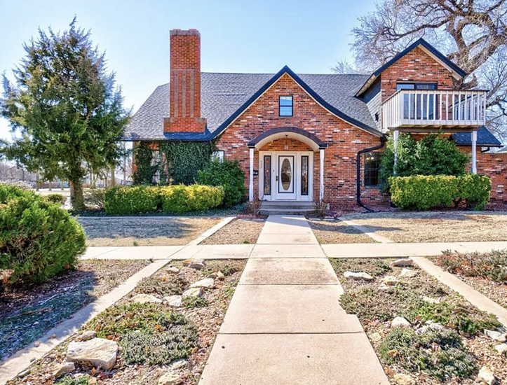 18 Sprawling Homes Available for Less Than 200K