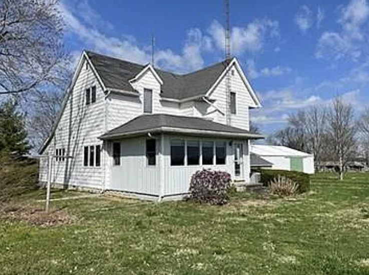 15 Beautiful Homes For Sale Now With Detached Guest Houses