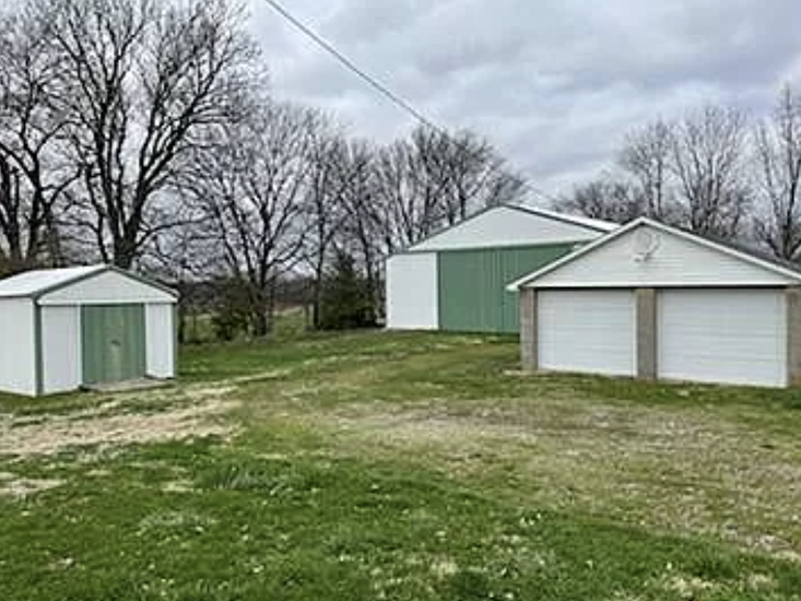 15 Beautiful Homes For Sale Now With Detached Guest Houses