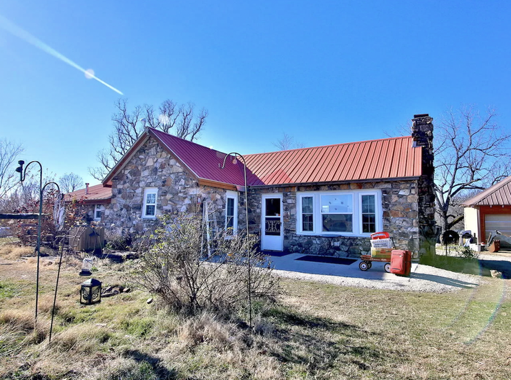 15 Beautiful Homes For Sale Now With Detached Guest Houses