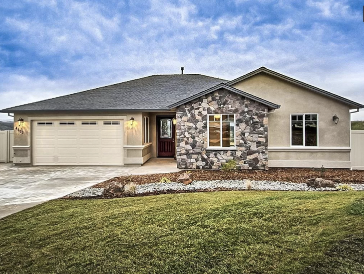 15 Beautiful Homes For Sale Now With Detached Guest Houses