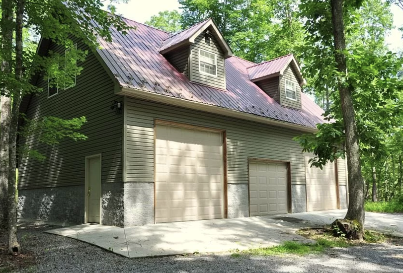 15 Beautiful Homes For Sale Now With Detached Guest Houses