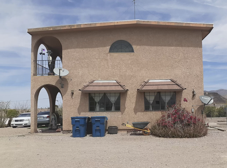 15 Beautiful Homes For Sale Now With Detached Guest Houses