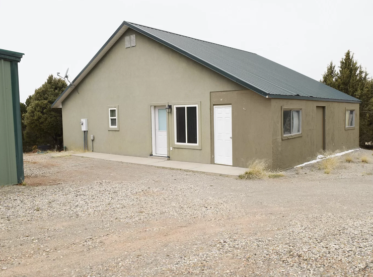 15 Beautiful Homes For Sale Now With Detached Guest Houses