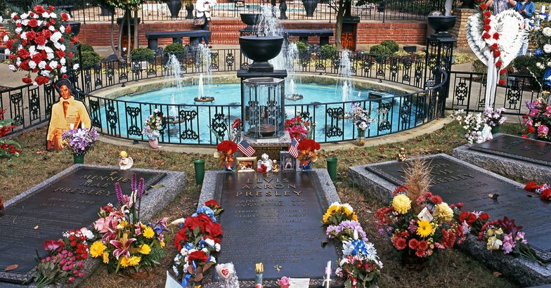 Elvis Presley's grave in the remembrance garden at Graceland