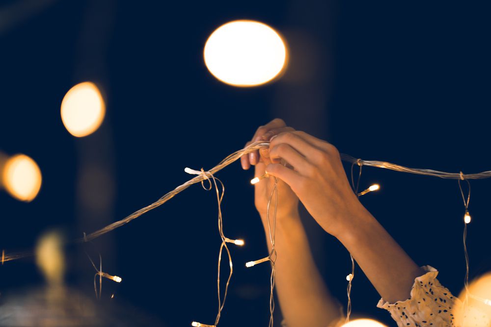 23. Decorate homes for the holidays for money