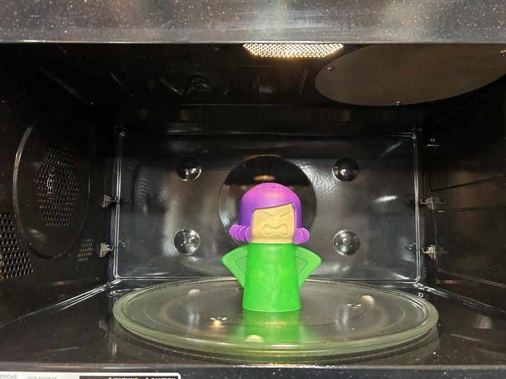 10 Area Codes You Should NEVER Answer ☎