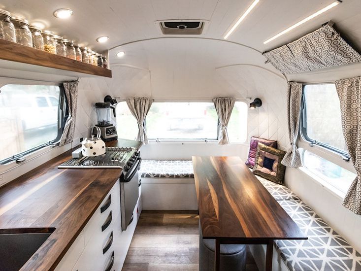 1976 Airstream Land Yacht: Interior