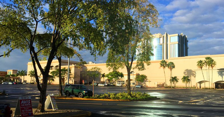 plaza las americas mall at 7 a.m.