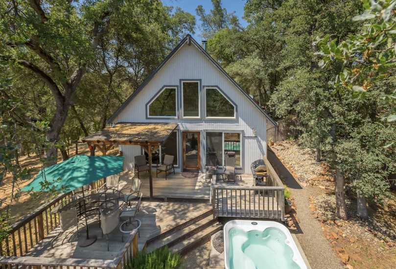 Cozy Yosemite Cottage