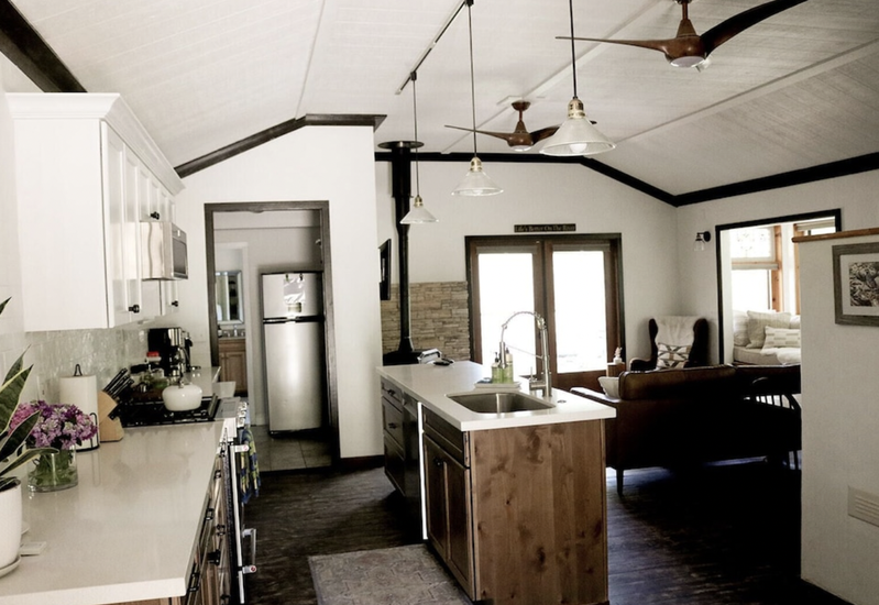 Romantic Rustic Cabin Getaway: More