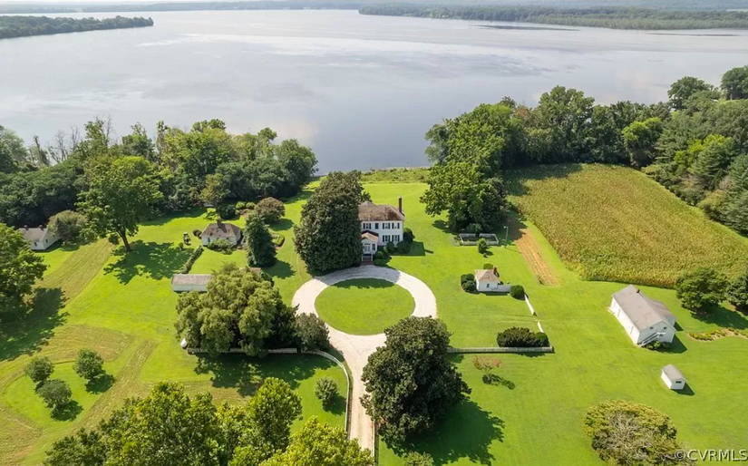 Historic Homes for Sale in America Colonial, Pre