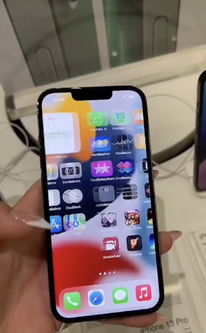 'Not Me Trying To Get My Phone Case Off For This' Viral Video Reveals