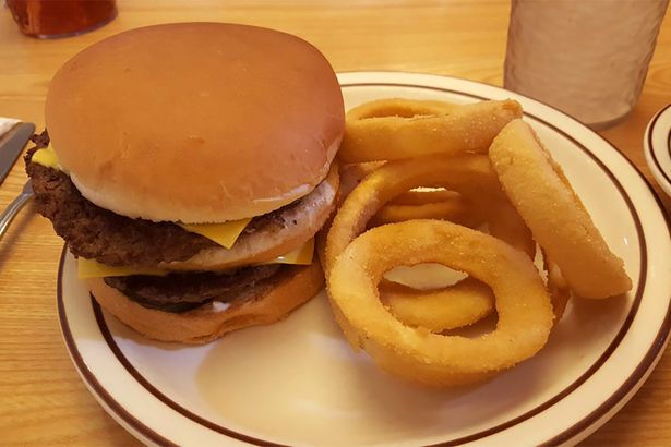 Unhealthiest Restaurant Cheeseburgers Calorie Counts Over 1 000 Cheapism Com