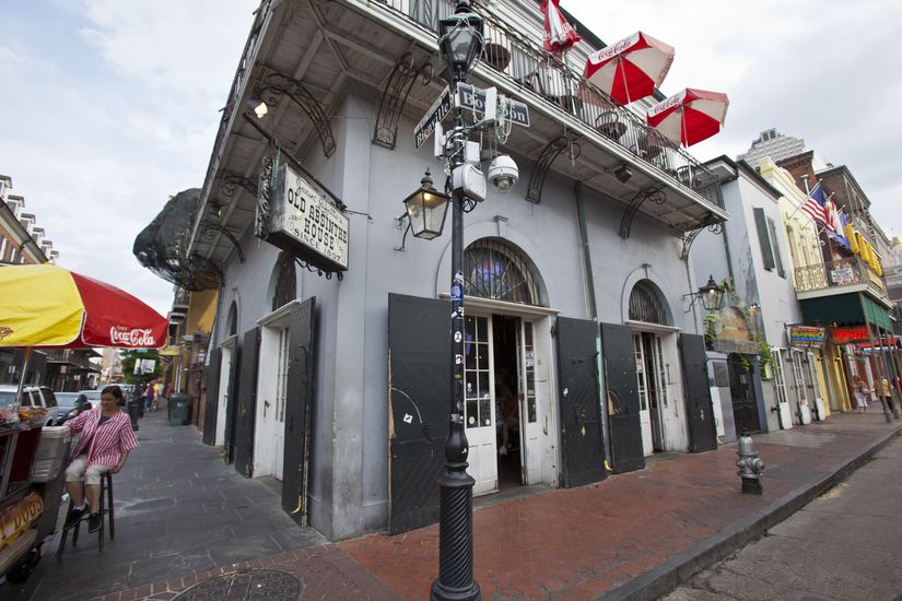 10 Best Absinthe Cocktails and the History of The Green Fairy