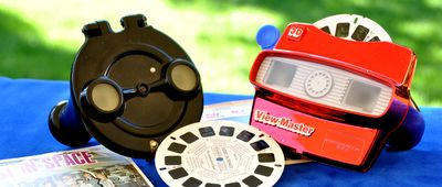 1944: Sawyers View-Master model B y 2004: View-Master 65th Anniversary 