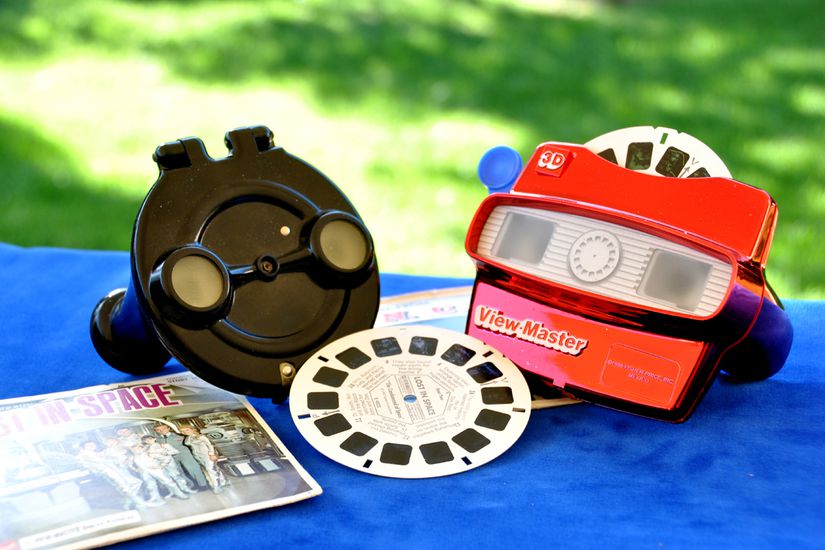 1944: Sawyers View-Master model B y 2004: View-Master 65th Anniversary