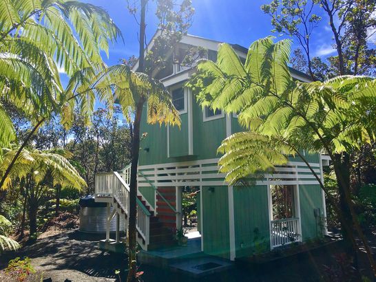 Romantic Treehouse in the Hawaiian Rainforest