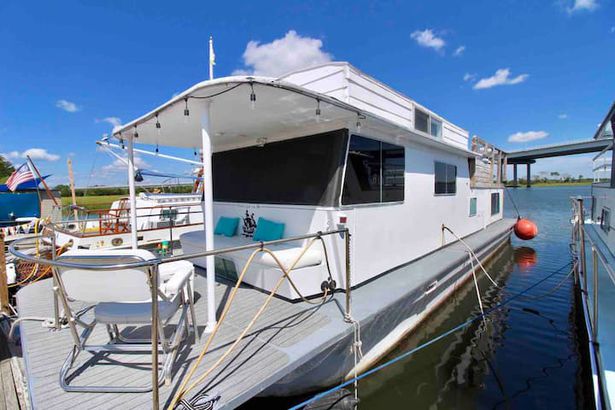 The Charleston Houseboat