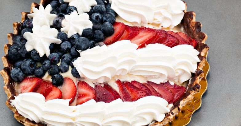 berry tart with flag pattern