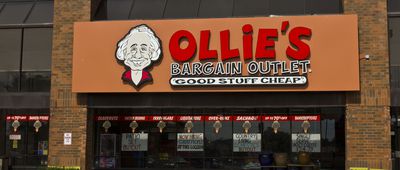 Indianapolis - June 2016: Ollie's Bargain Outlet II