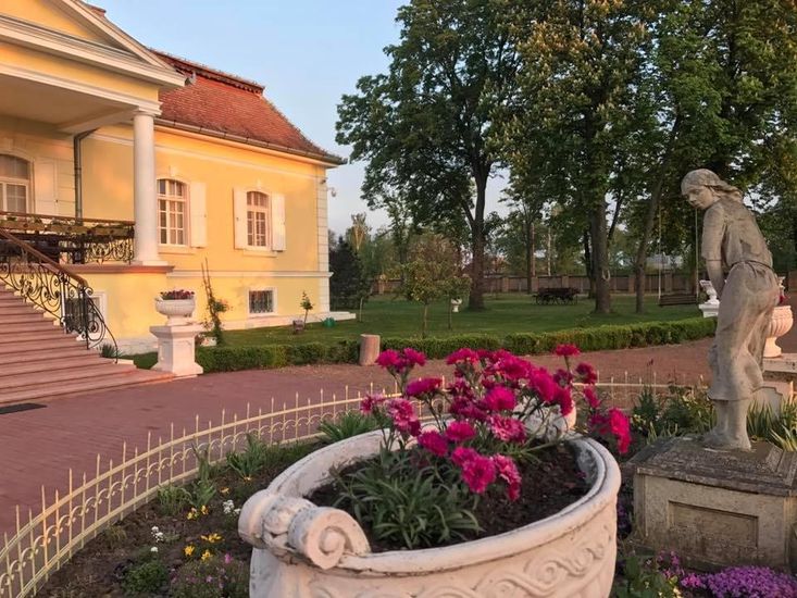 Cheap Castles for Sale to NYC Condo Prices)