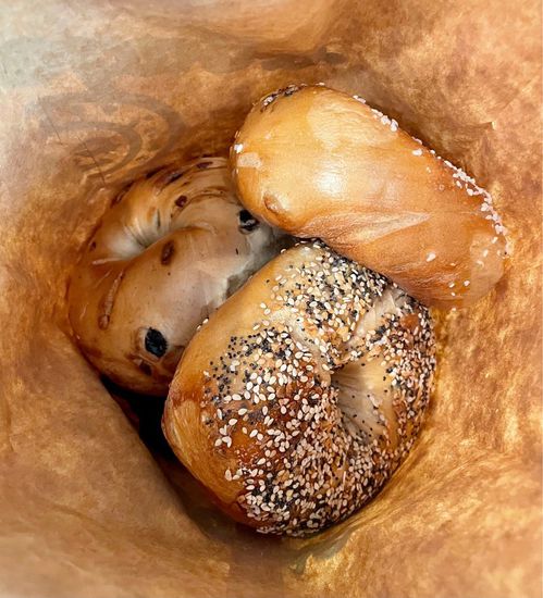 Bagels, Ess-a-Bagel